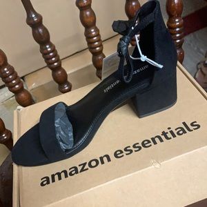 Amazon Essentials black heeled sandals size 6